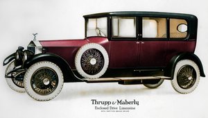 Stängd Rolls-Royce limousine med skiljevägg bakom föraren, c1910-1929 av Unbekannt