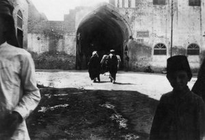 Ingången till Bagdads basar, Mesopotamien, första världskriget, 1918 av Unbekannt