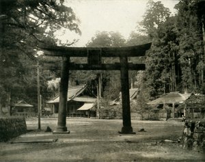 Ingång till ett Shinto-tempel i Nikko-distriktet i Japan, 1936. av Unbekannt