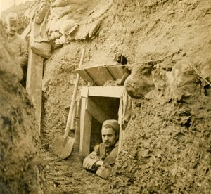 Ingång till ett utgrävt skydd, c1914-c1918 av Unbekannt