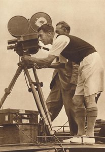 Filmskapare - Gör en filmskiva på ett av hans årliga läger för pojkar, 1927 1937 av Unbekannt