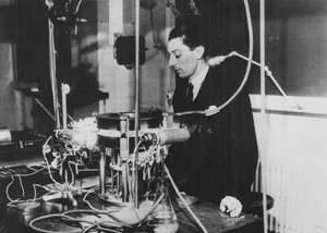 Frederic Joliot, fransk fysiker, c1930 av Unbekannt