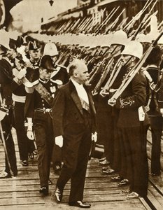 Frankrikes president Raymond Poincaré med Edward, Prince of Wales, i Portsmouth, juni 1913, 1935. av Unbekannt