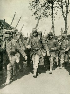 Franska trupper på marsch, första världskriget, 1914-1918, c1920. av Unbekannt