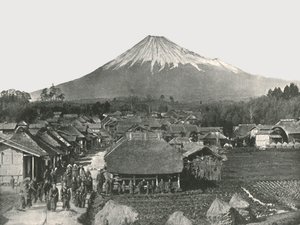 Fujiyama, The Sacred Mountain, från Jedzumi Village, Japan, 1895. av Unbekannt
