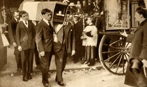 Terence MacSwineys begravning, Cork, Irland, 31 oktober 1920, 1933. av Unbekannt
