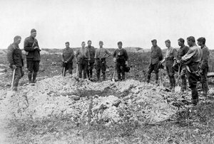 Begravning på västfronten, första världskriget, 1916, c1920 av Unbekannt