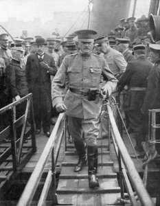 General John Joseph Black Jack Pershing anländer till Boulogne, juni 1917, 1926 av Unbekannt