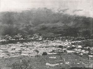 Allmän vy som visar Taffelberget krönt i ånga, Kapstaden, Sydafrika, 1895. av Unbekannt