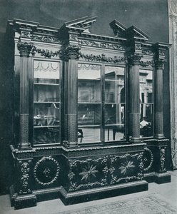 Georgian Cabinet, återgiven med tillstånd av H.R.H. Prinsessan av Wales, 1908. av Unbekannt