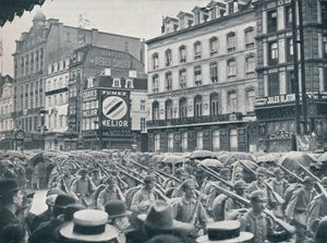 Tyskt infanteri går in i Bryssel i regnet, 1914 av Unbekannt