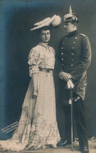 tyskt par. Med man i uniform, 1906 av Unbekannt