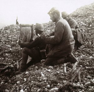 Tyska signalister utanför fästningen Vaux, Verdun, norra Frankrike, c1914-c1918 av Unbekannt