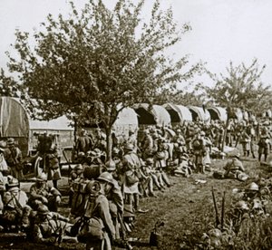 Går uppför linjen till Verdun, norra Frankrike, c1914-c1918 av Unbekannt