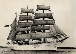 Gorch Fock för första gången under fulla segel, 1933 av Unbekannt