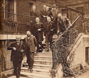 Regering i kris, bildar ett nationellt kabinett enligt begäran av kung George V, 1931, 1938 av Unbekannt