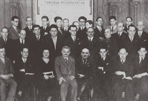 Gruppporträtt av deltagarna i den andra internationella schackturneringen, Moskva 1935, 1935 av Unbekannt