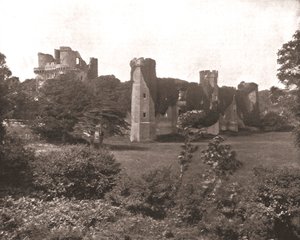 Herstmonceux Castle, East Sussex, 1894. av Unbekannt