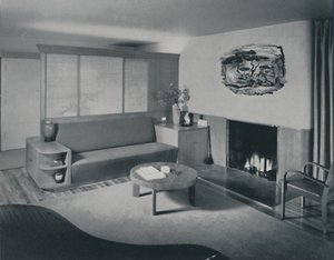 Hus i Pomona, Kalifornien - vardagsrummet från andra sidan av skiljeväggen, 1942 av Unbekannt