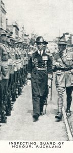 Inspecting Guard of Honour, Auckland, 1927 1937 av Unbekannt
