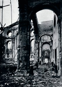 Interiör av kyrkan St. Mary Le Bow, Cheapside utbränd i en flygräd, 1941 av Unbekannt