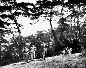 Japanska barn som leker med pilbågar, Korea, 1900 av Unbekannt