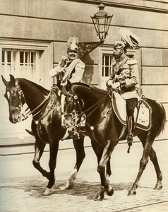 Kaiser Wilhelm II och kung George V i Berlin, Tyskland, 1911, 1935. av Unbekannt