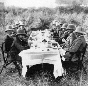 Kung George V 1865-1936 åt lunch efter tigerjakt i Nepal, 1911 1936 av Unbekannt