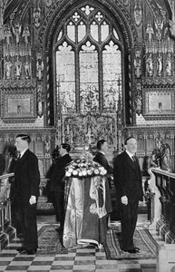 Kung George V liggande i staten, Church of St Mary Magdalene, Sandringham, Norfolk, januari 1936 av Unbekannt