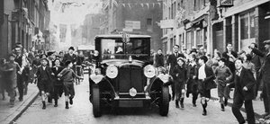 King George Vs senaste besök i East End, London, c1930-talet av Unbekannt