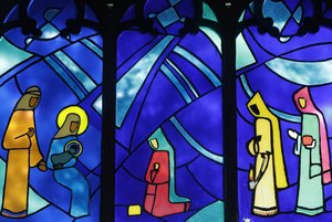Kon Tum katedral. Fönster i målat glas. Tillbedjan av Magi. Kon Tum. Vietnam av Unbekannt