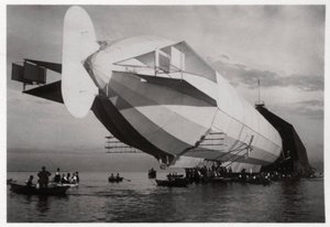 LZ 6 går in i en flytande hängare, Halle, Tyskland, c1909-1910 1933 av Unbekannt