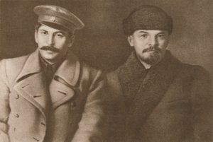 Lenin och Stalin, mars 1919, 1939. av Unbekannt