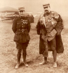 Löjtnant Georges Guynemer och kapten Felix Brocard, franska stridspiloter, 5 februari 1916 av Unbekannt