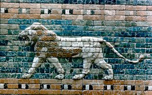 Lejonpassant från muren på den heliga vägen till Ishtarporten, Babylon, Irak, c575 f.Kr. av Unbekannt