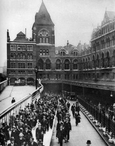 Liverpool Street Station klockan nio på morgonen, London, 1926-1927 av Unbekannt
