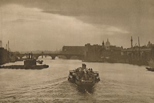 London-On-Sea: Den dagliga utflyktsbåten går in i solnedgången när den återvänder från Margate, c1935. av Unbekannt