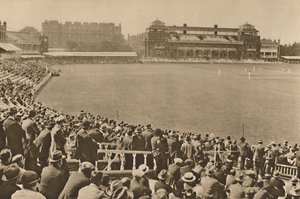 Tittar mot paviljongen från Mound Stand at World-Famous Lords, c1935. av Unbekannt