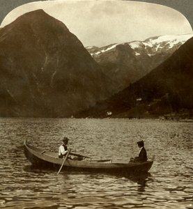 Ser över Essefjorden från Tjugum till istäckta Kjeipen, Norge, c1905. av Unbekannt
