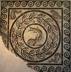 Lyon, Auvergne-regionen, Rhone-Alpes, Rhone-departementet. 69 000 Choulans mosaik, upptäckt 1967. Föreställer en fisk av Unbekannt