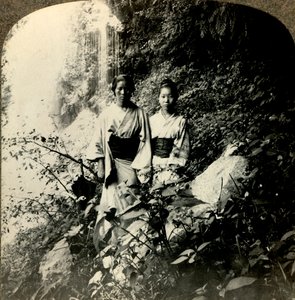 Maidens of the Land of the Rising Sun, under Kogijoku vattenfall..., c1900. . av Unbekannt