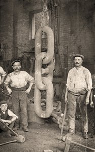Tillverkar Titanics ankarkedja vid Hingley & Sons, ca 1909 (foto) av Unbekannt