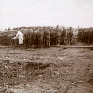 Mässa i skyttegravarna, Pervijze, Flandern, Belgien, c1914-c1918 av Unbekannt