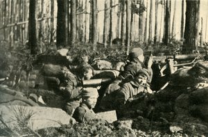 Maximpistol i aktion på den brittiska fronten, första världskriget, 1915, c1920. av Unbekannt