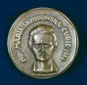 Medalj till minne av Marie Sklodowska Curie, polskfödd fransk fysiker, 1967 av Unbekannt