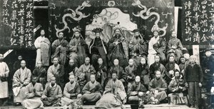 Möte av buddhistiska klosteröverordnade i Kina, slutet av artonhundratalet (s/v foto) av Unbekannt