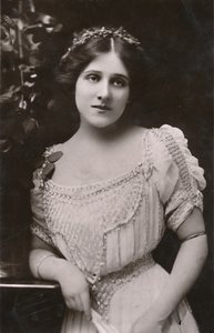 Fröken Edna May, 1878-1948, c1930. av Unbekannt