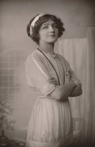 Miss Lily Elsie, 1886-1962, som Alice i dollarprinsessan., c1930. av Unbekannt