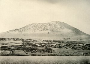 Mount Erebus...Den gamla kratern till vänster, c1908, 1909. av Unbekannt