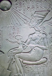 Nefertiti och två av hennes döttrar av Unbekannt